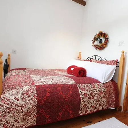 Dom wakacyjny Red Stonecutters Cottage, Doolin Carrowauff